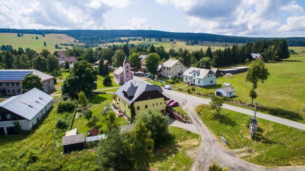 Penzion U Zpevaku Nove Hute Exterior photo